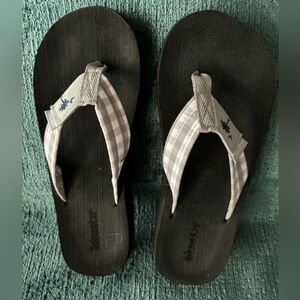 Tidewater Gray & White Plaid Flip-Flops   Size 9